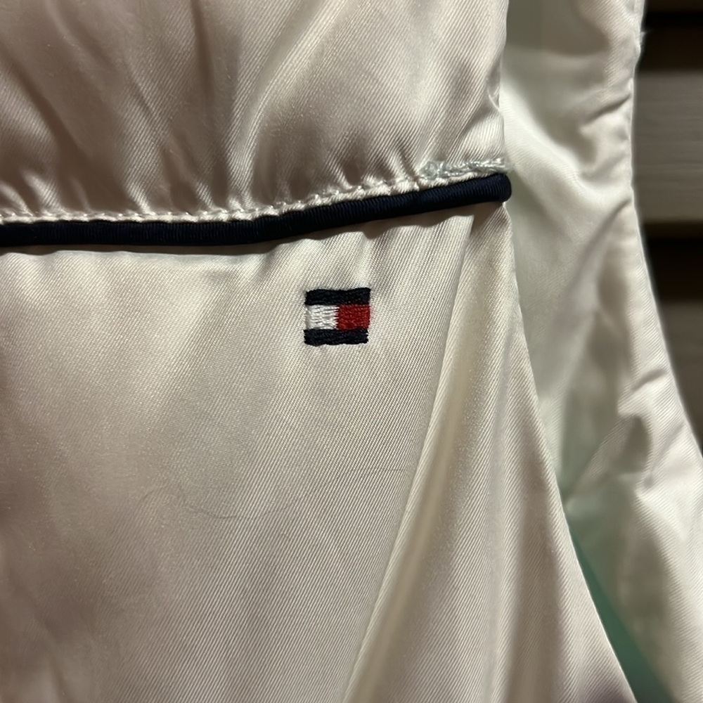 TOMMY HILFIGER Women’s S/P White Puffer Vest - Picture 3 of 15